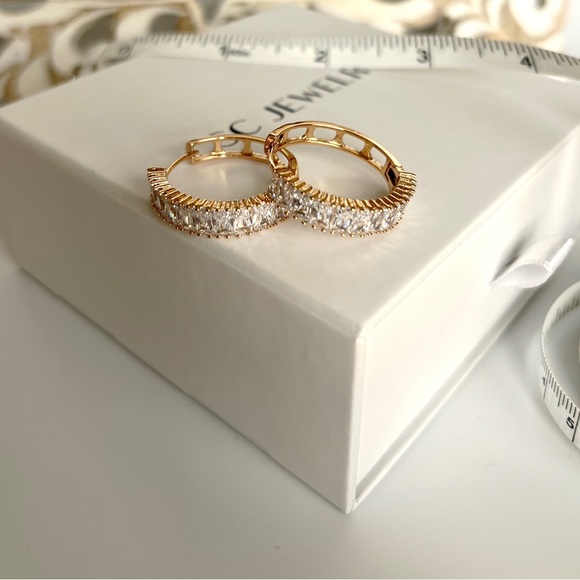 🎄 HOLIDAY PICK 🎄 LAST ONE🔥 18K Gold Plated Hoop Earrings with Baguette Zircons - Picture 3 of 8